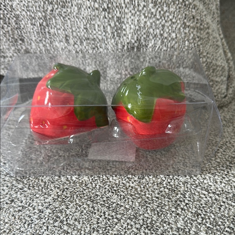 Strawberry Salt and Pepper Shaker Set Dolly Parton limited edition